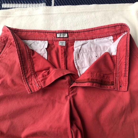 IZOD size 38 100% cotton men’s shorts in a Rusty red color - Picture 4 of 5